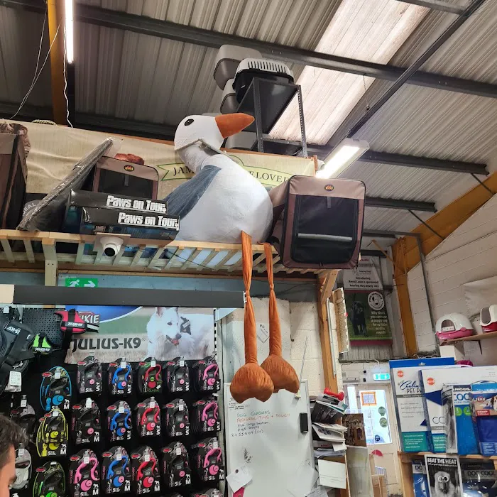 Pet Warehouse Picture 6