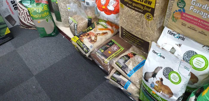 (Michelle) Smith’s pet supplies Picture 4