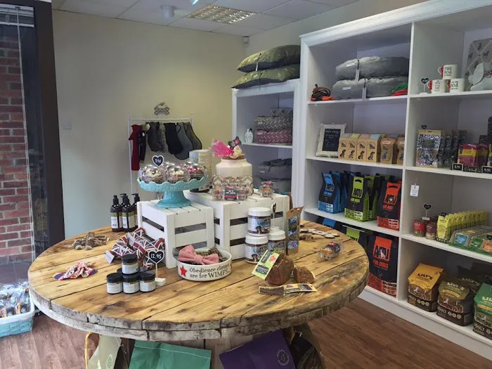 Holly’s Doggy Deli Picture 3