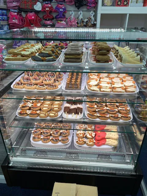 Paw Prints Pet Store Picture 9