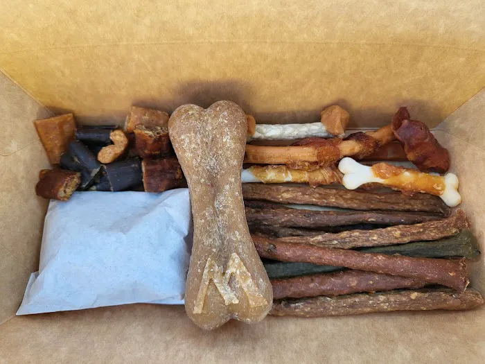 Tails of the Town Picture 4