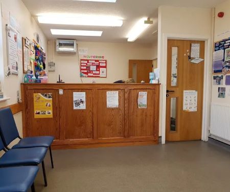 Maes Glas Vets, Barry