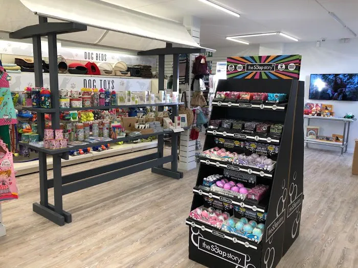 Pet & Country Picture 8