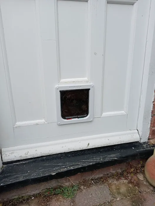 Leicester Catflap Fitter Picture 4